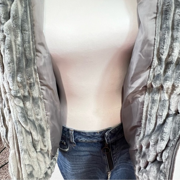 American Eagle Women’s Small Gray Soft Ribbed Textured Puffer Coat Jacket New - Picture 11 of 16